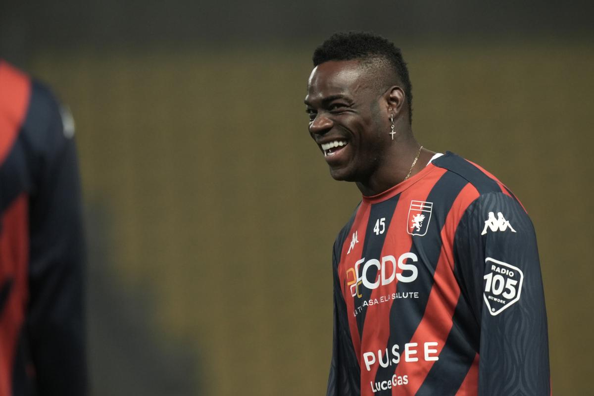 Balotelli prima di una partita del Genoa