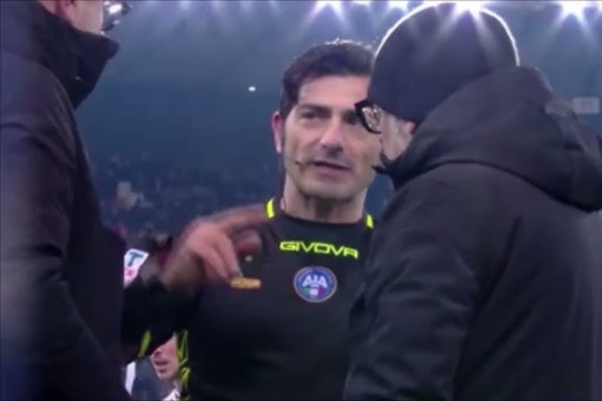 Arbitro durante una partita di Serie A