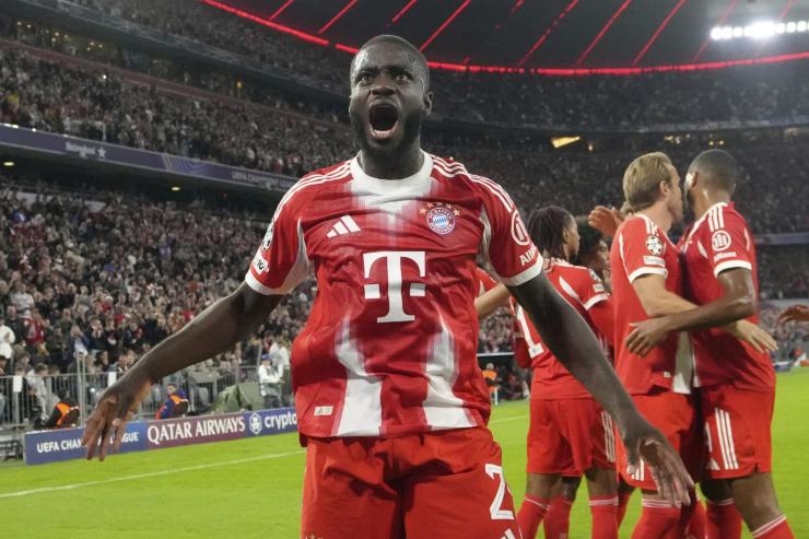 Upamecano esulta dopo un gol col Bayern