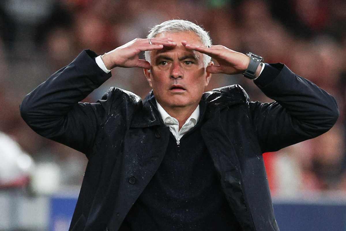 José Mourinho si lamenta dell'arbitro Sozza